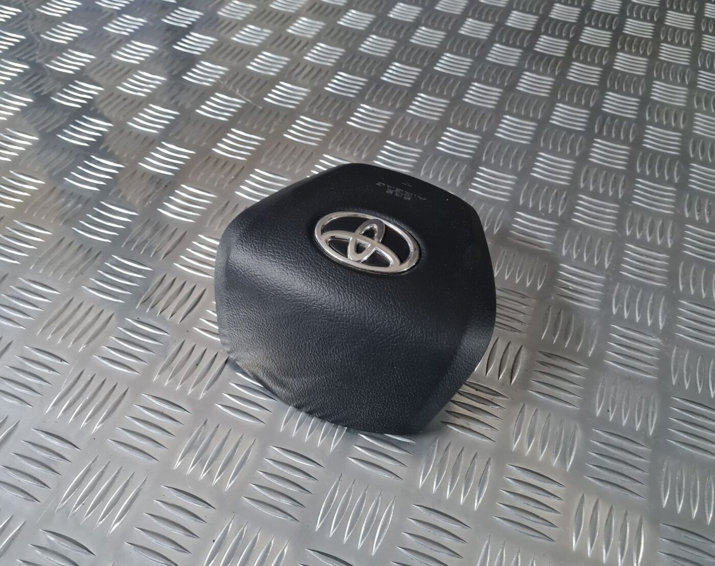 Stūres drošības spilvens priekš TOYOTA AVENSIS 2010