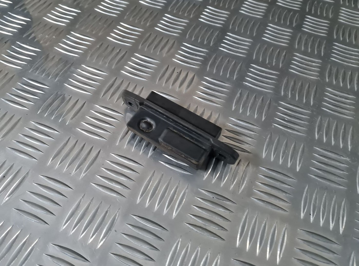 Bagažnieka vāka rokturis priekš TOYOTA AVENSIS 2010