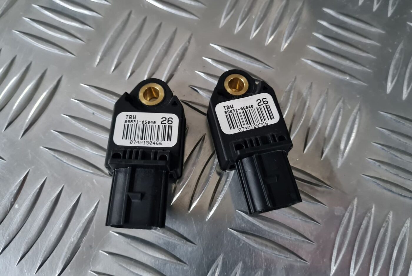 Drošības spilvena trieciensensors priekš TOYOTA AVENSIS 2010 2 Drošības spilvena trieciensensors priekš TOYOTA AVENSIS 2010