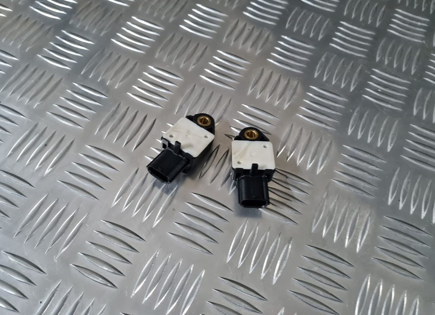 Drošības spilvena trieciensensors priekš TOYOTA AVENSIS 2010 3 Drošības spilvena trieciensensors priekš TOYOTA AVENSIS 2010