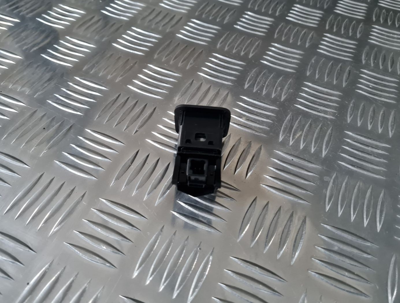 Drošības spilvena izslēgšanas slēdzis priekš TOYOTA AVENSIS 2010 2 Drošības spilvena izslēgšanas slēdzis priekš TOYOTA AVENSIS 2010