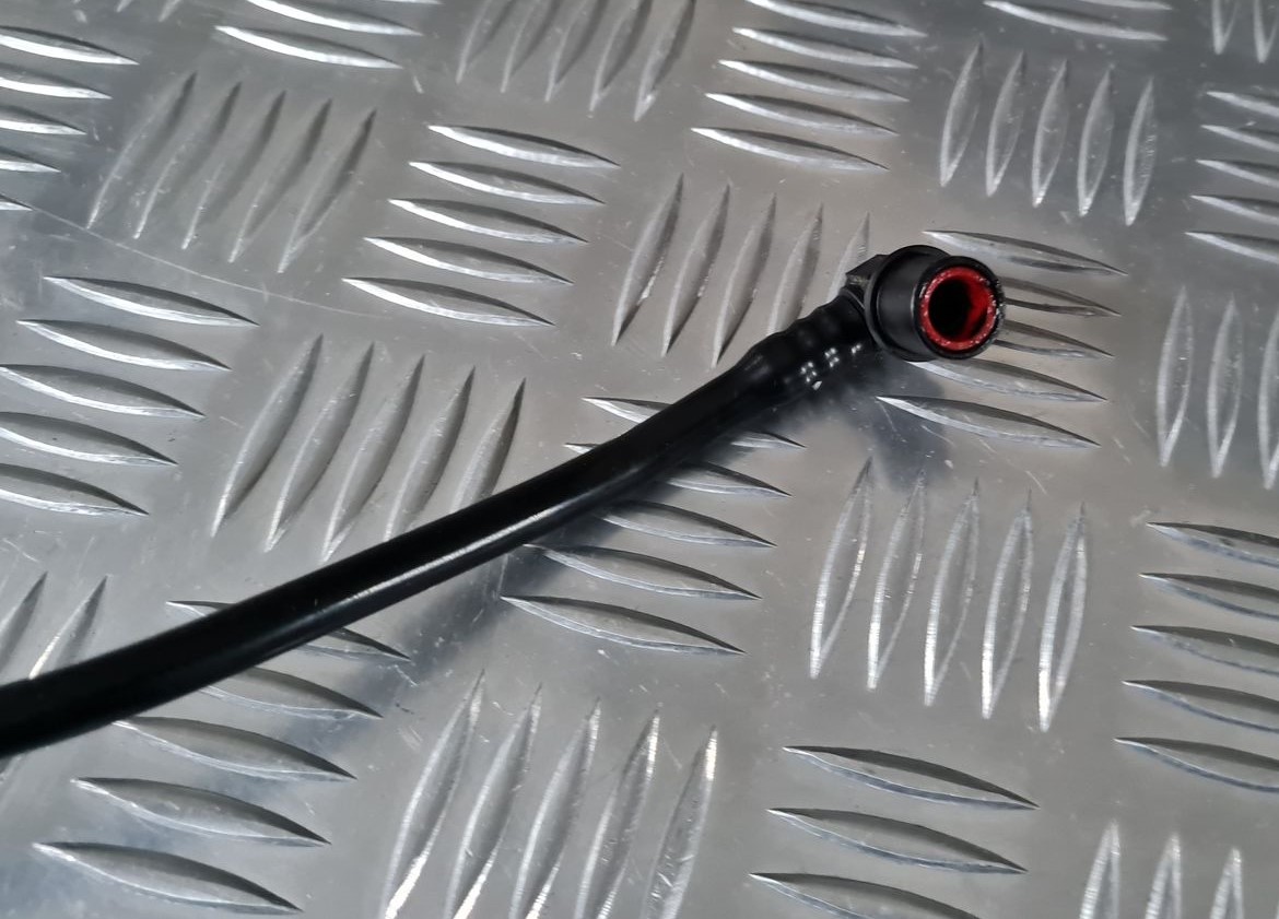 Degvielas caurule priekš TOYOTA AVENSIS 2010 4 Degvielas caurule priekš TOYOTA AVENSIS 2010