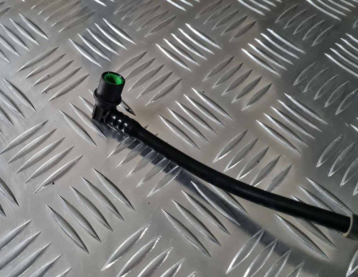 Degvielas caurule priekš TOYOTA AVENSIS 2010 4 Degvielas caurule priekš TOYOTA AVENSIS 2010