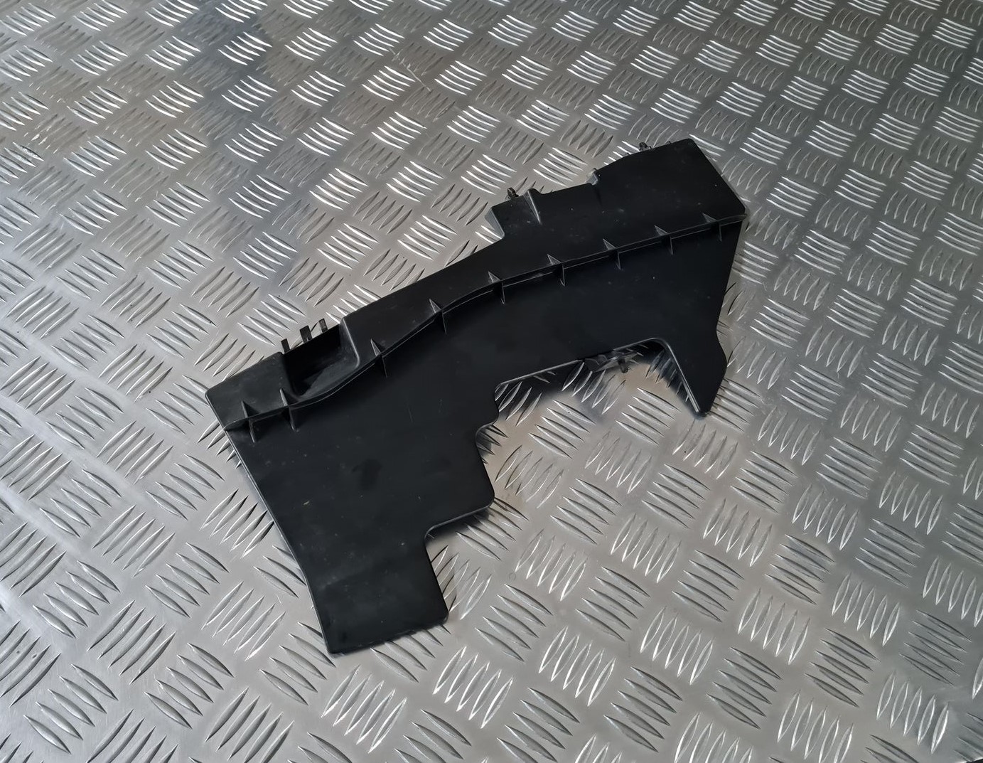 Ieplūdes gaisa deflektors/Difuzors priekš TOYOTA AVENSIS 2010 3 Ieplūdes gaisa deflektors/Difuzors priekš TOYOTA AVENSIS 2010