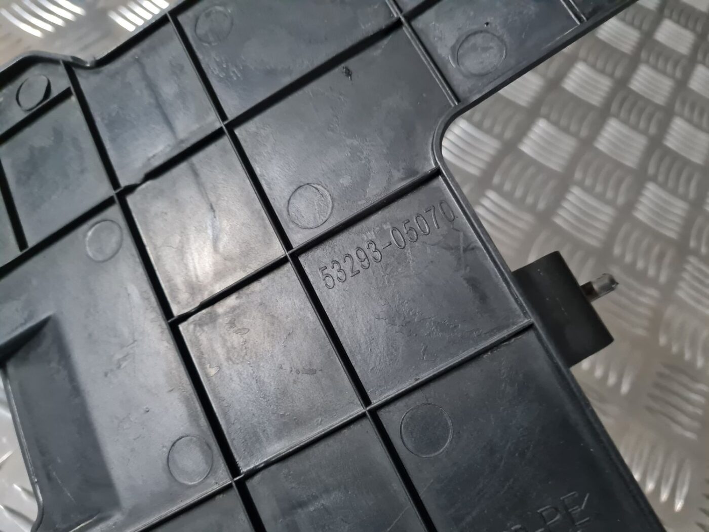 Ieplūdes gaisa deflektors/Difuzors priekš TOYOTA AVENSIS 2010 2 Ieplūdes gaisa deflektors/Difuzors priekš TOYOTA AVENSIS 2010