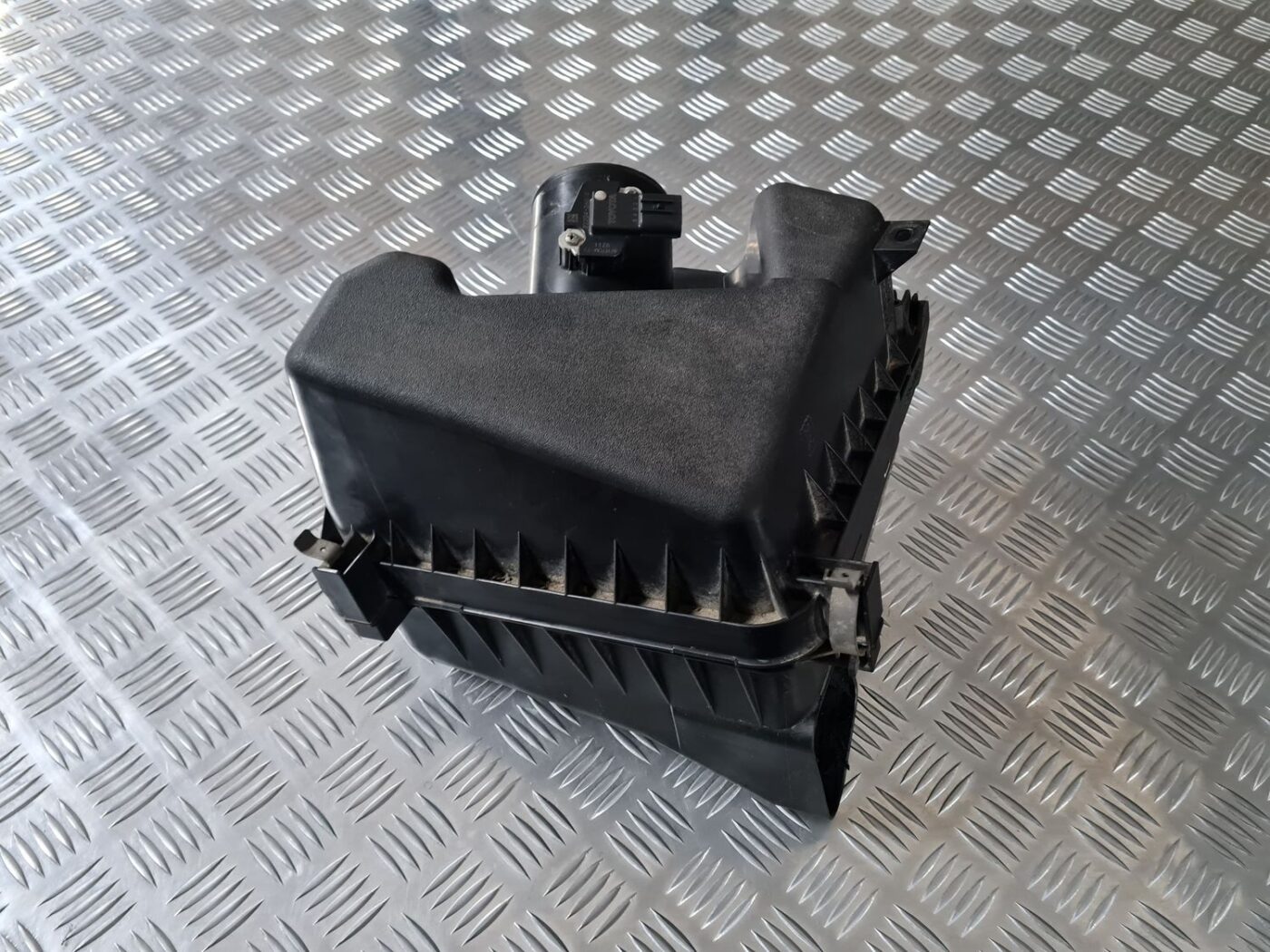 Gaisa filtra korpuss priekš TOYOTA AVENSIS 2010 5 Gaisa filtra korpuss priekš TOYOTA AVENSIS 2010