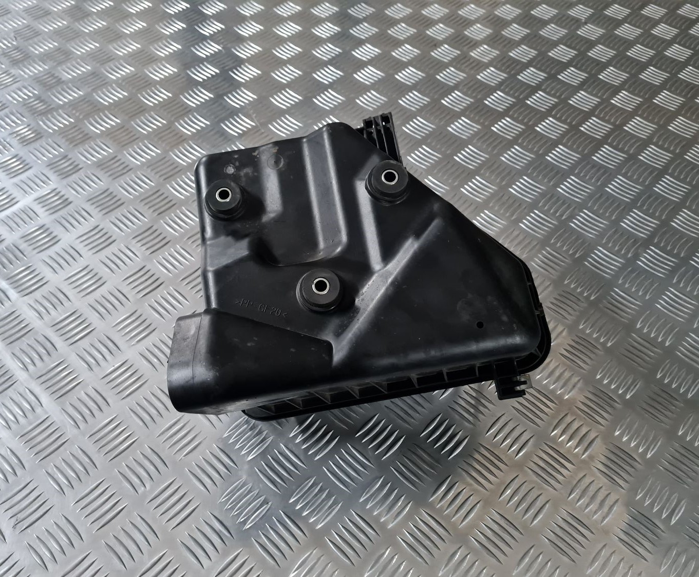 Gaisa filtra korpuss priekš TOYOTA AVENSIS 2010 3 Gaisa filtra korpuss priekš TOYOTA AVENSIS 2010