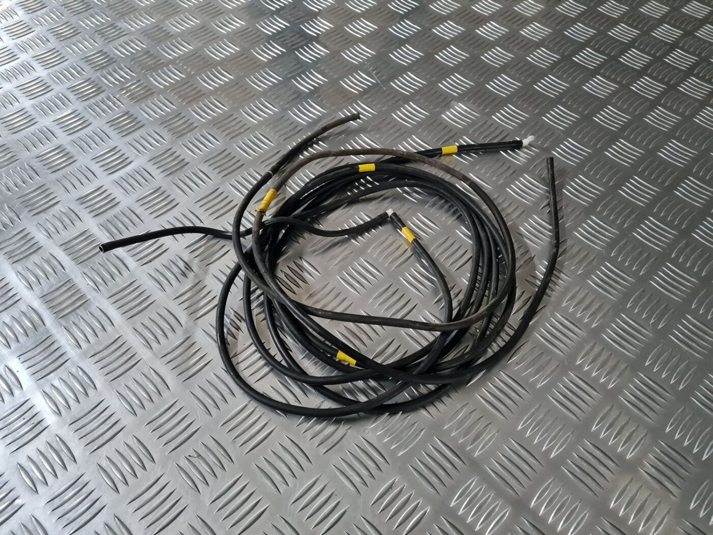 Aizmugurējā stikla mazgātāja sprauslas šļūtene priekš TOYOTA AVENSIS 2010 1 Aizmugurējā stikla mazgātāja sprauslas šļūtene priekš TOYOTA AVENSIS 2010