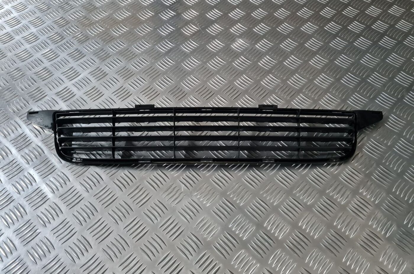 Bufera reste priekš TOYOTA AVENSIS 2010