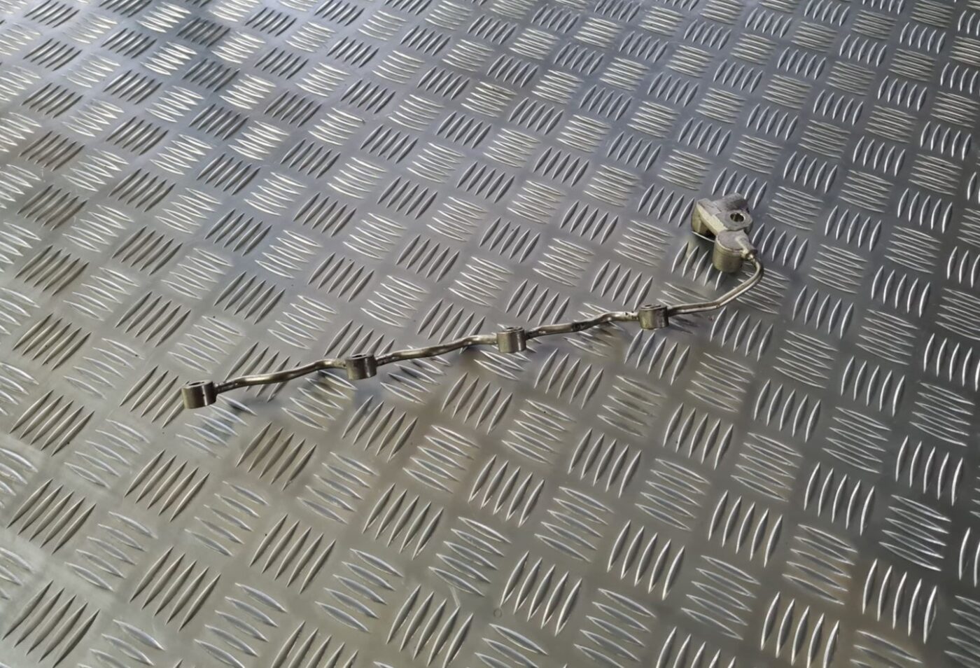 Degvielas atgriešanas caurule priekš TOYOTA AVENSIS 2010 1 Degvielas atgriešanas caurule priekš TOYOTA AVENSIS 2010