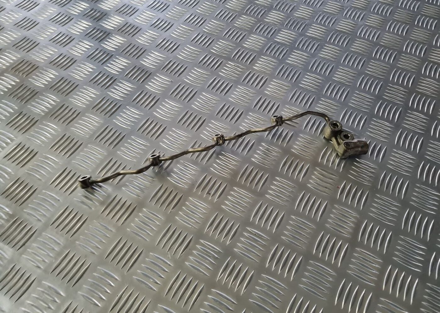 Degvielas atgriešanas caurule priekš TOYOTA AVENSIS 2010 2 Degvielas atgriešanas caurule priekš TOYOTA AVENSIS 2010