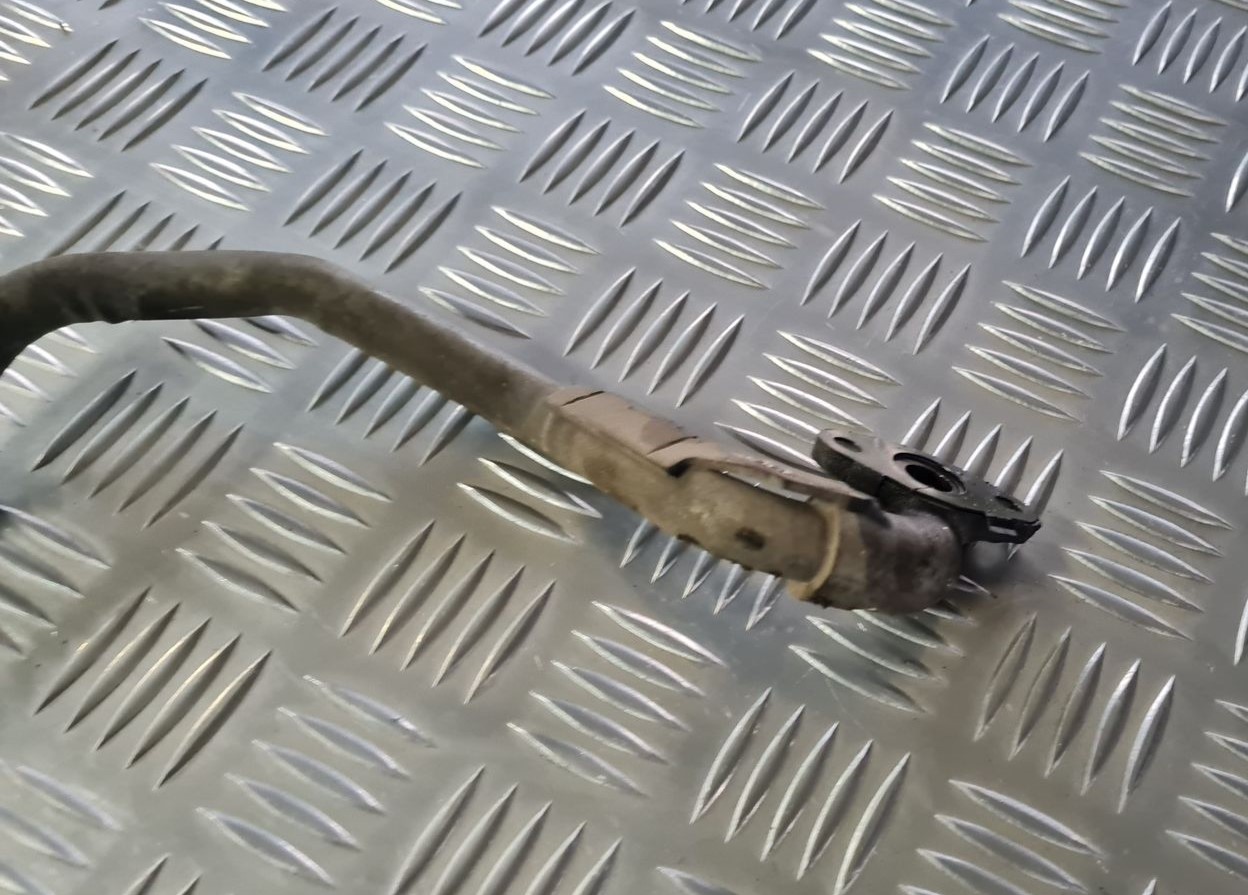 Turbīnas caurule priekš TOYOTA AVENSIS 2010 2 Turbīnas caurule priekš TOYOTA AVENSIS 2010