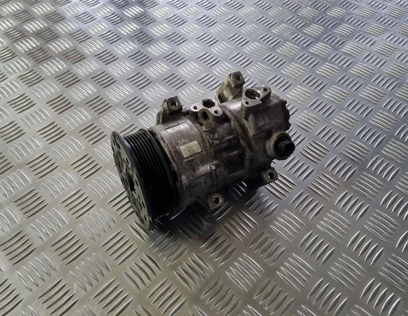 Gaisa kondicioniera kompresors priekš TOYOTA AVENSIS 2010