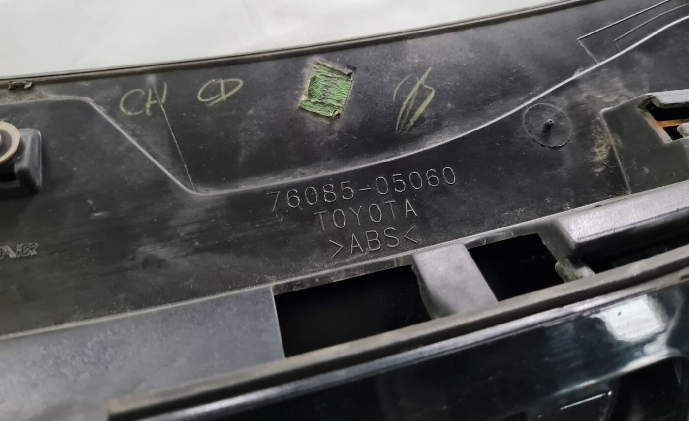 Bagāžnieka vāka spoileris priekš TOYOTA AVENSIS 2010