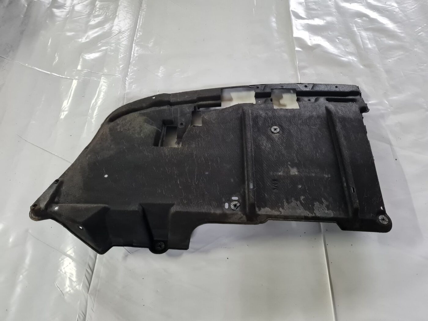 Virsbūves apakšējais aizsargs priekš TOYOTA AVENSIS 2010 5 Virsbūves apakšējais aizsargs priekš TOYOTA AVENSIS 2010