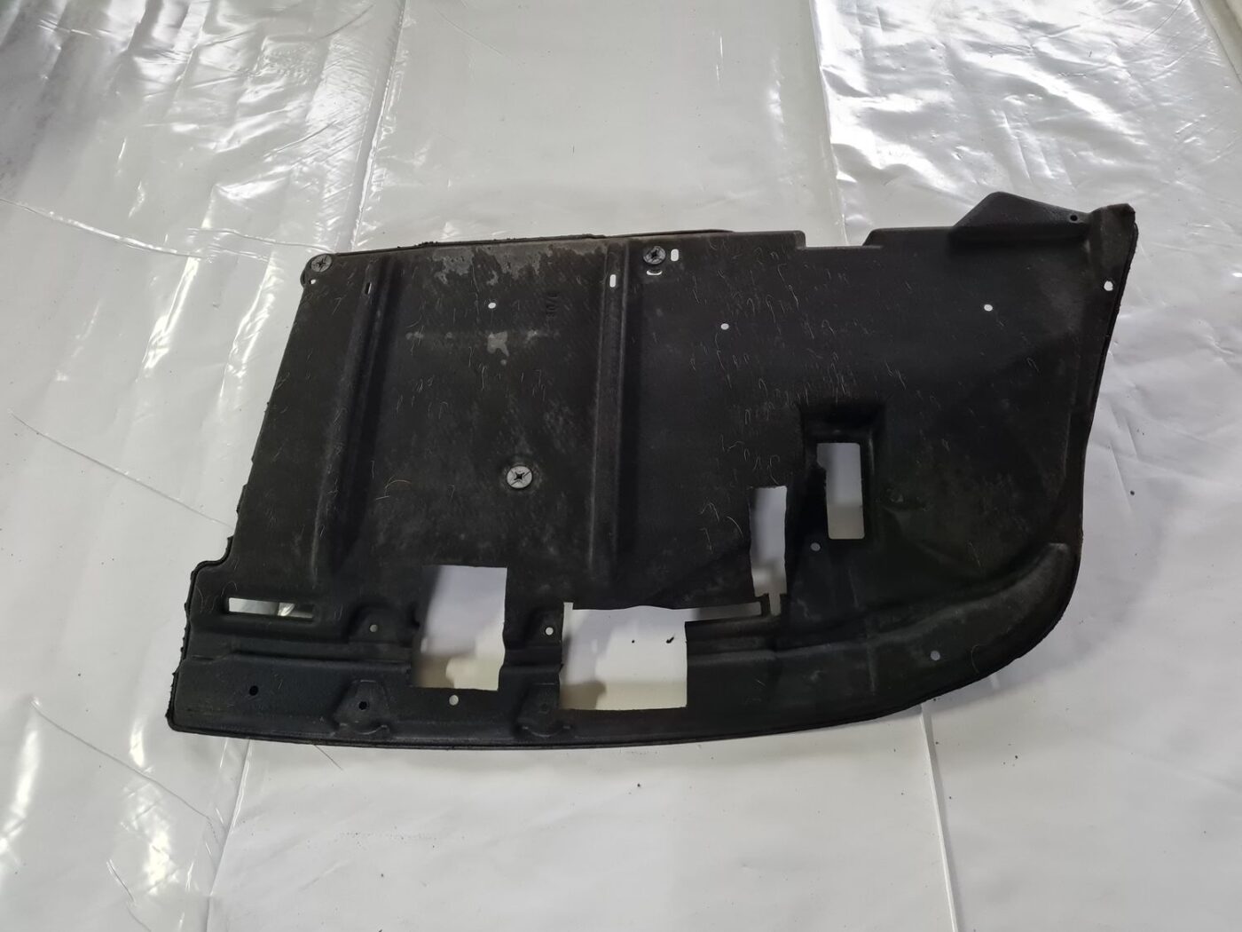 Virsbūves apakšējais aizsargs priekš TOYOTA AVENSIS 2010 3 Virsbūves apakšējais aizsargs priekš TOYOTA AVENSIS 2010