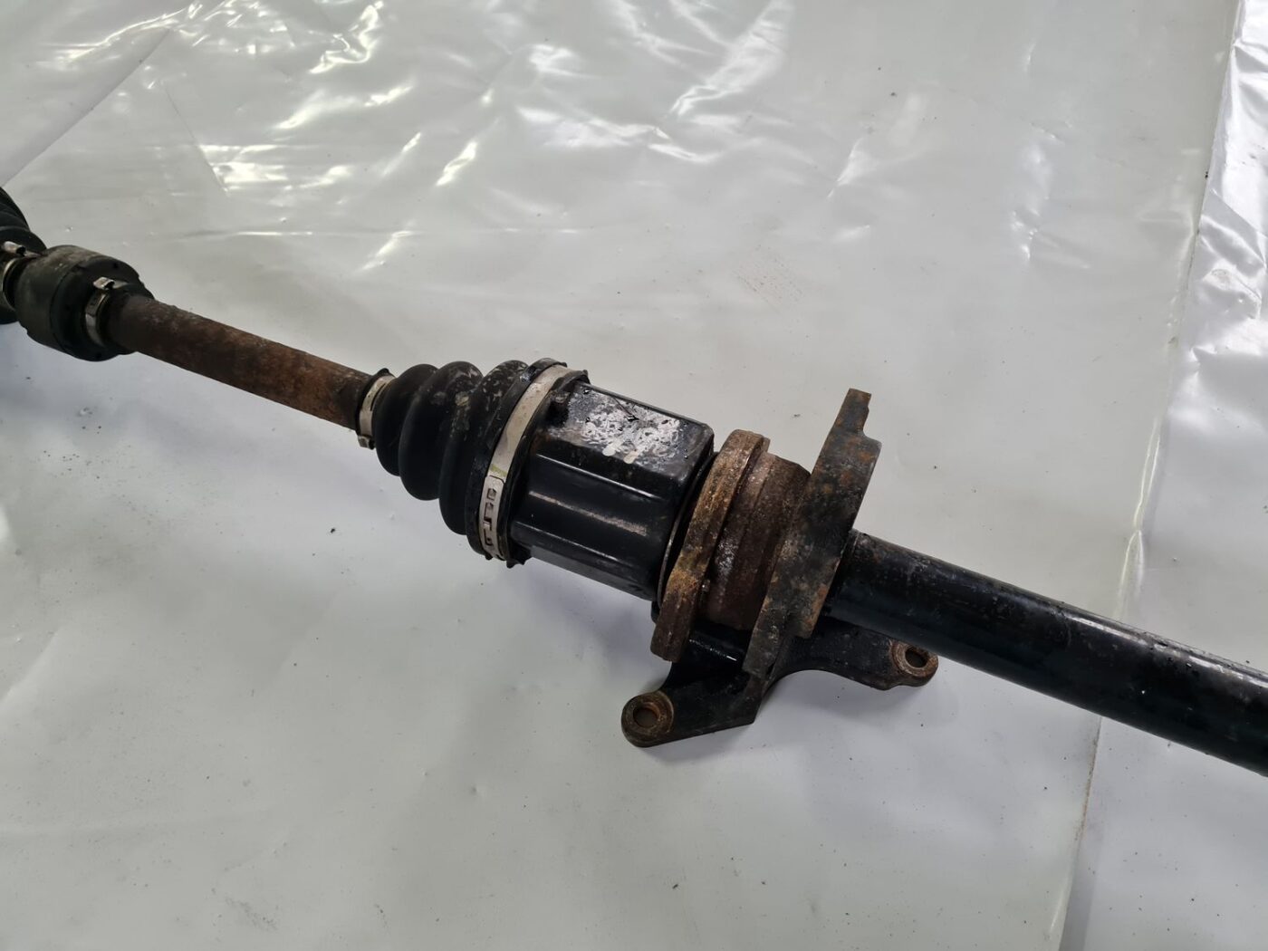 Pusass priekšēja labā priekš TOYOTA AVENSIS 2010