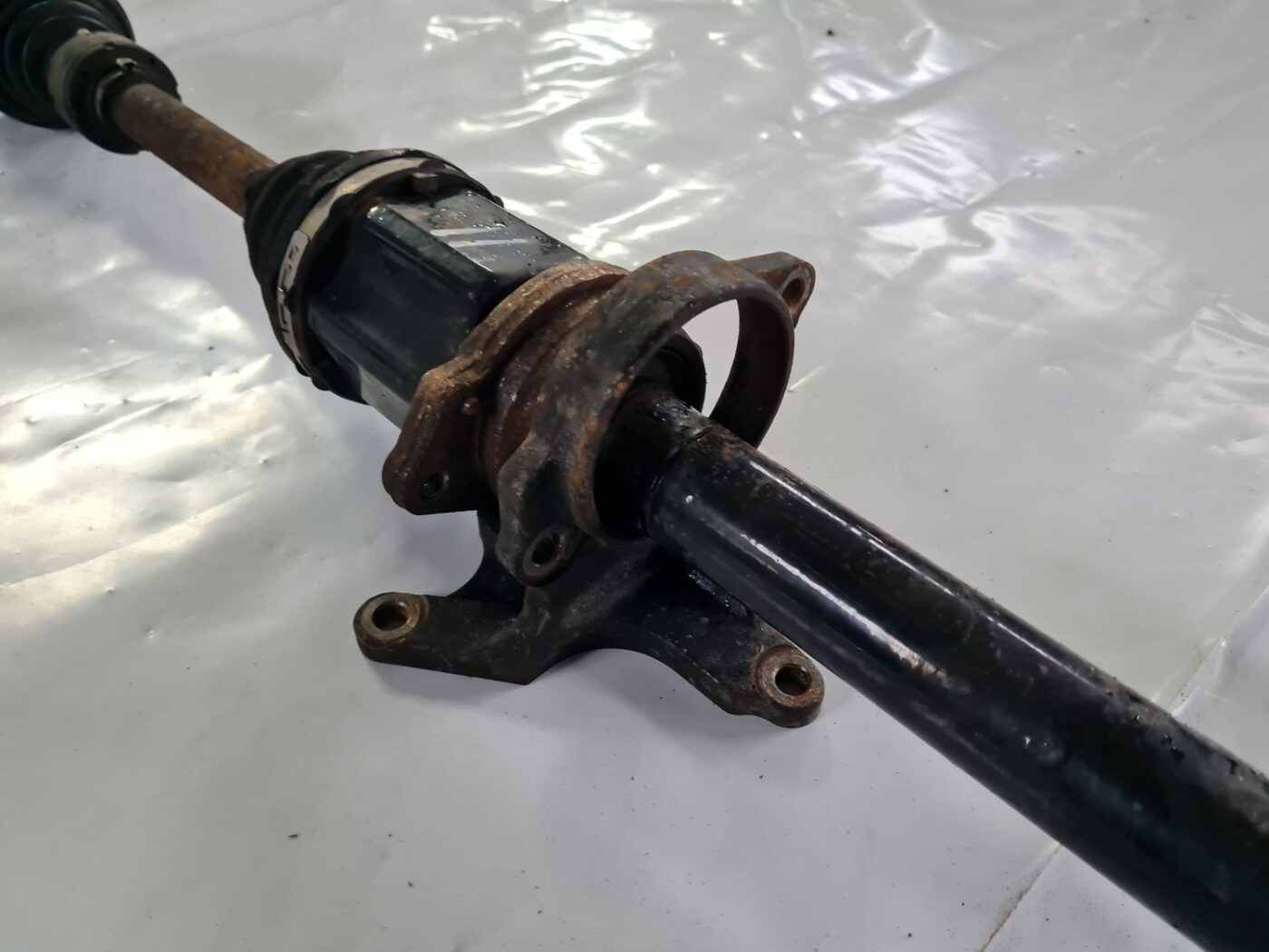 Pusass priekšēja labā priekš TOYOTA AVENSIS 2010