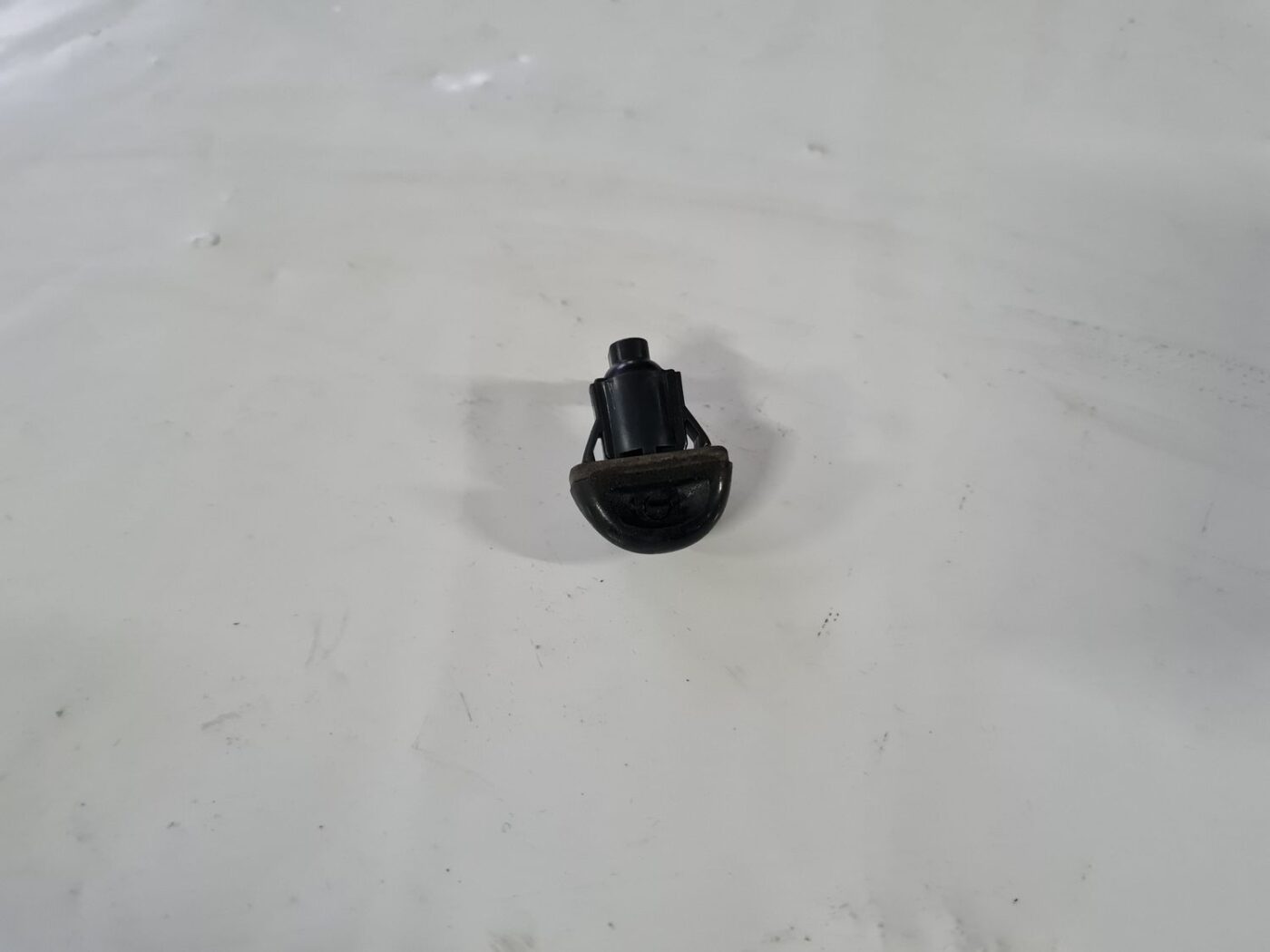 Aizmugurējā stikla mazgātāja sprausla priekš TOYOTA AVENSIS 2010