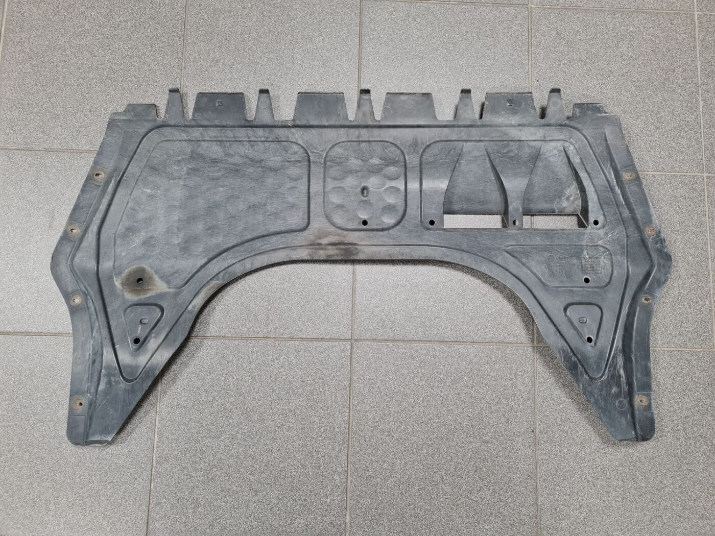 Dzinēja aizsargs priekš VW GOLF 5 2006 2 Dzinēja aizsargs priekš VW GOLF 5 2006