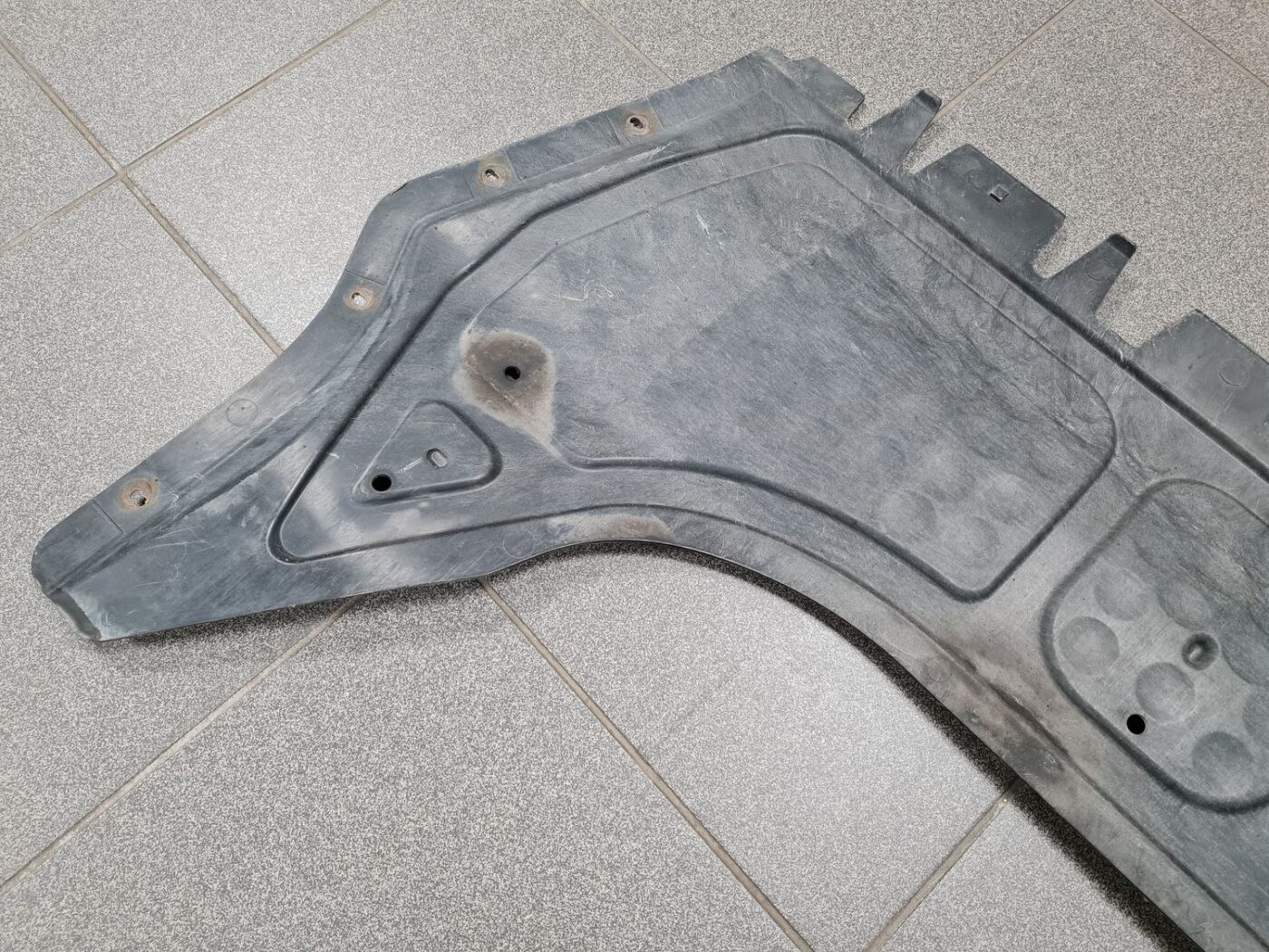 Dzinēja aizsargs priekš VW GOLF 5 2006 6 Dzinēja aizsargs priekš VW GOLF 5 2006