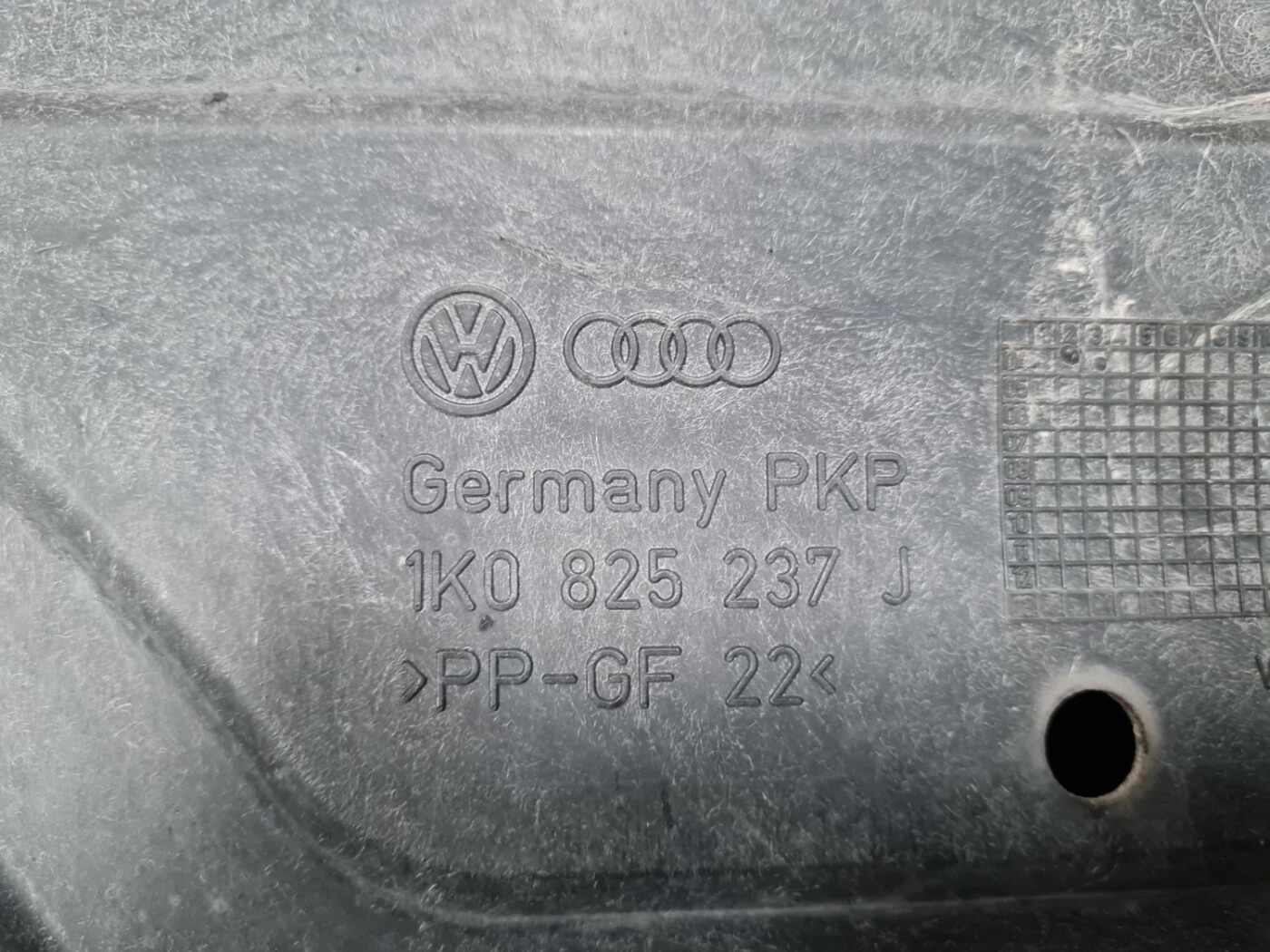 Dzinēja aizsargs priekš VW GOLF 5 2006 4 Dzinēja aizsargs priekš VW GOLF 5 2006