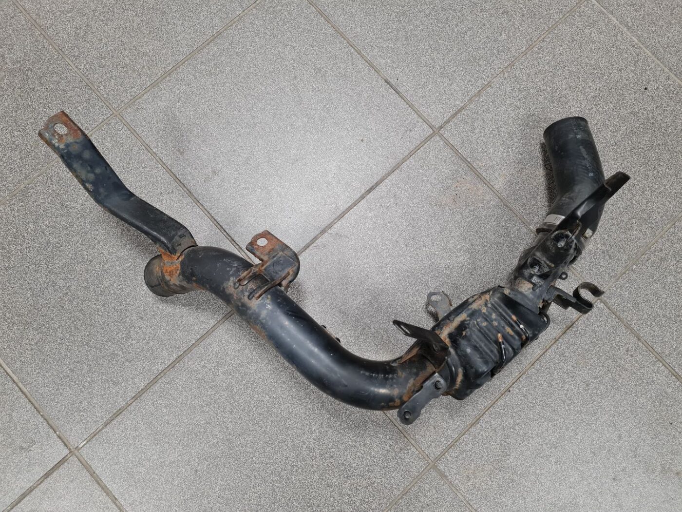 Interkulera caurule priekš TOYOTA COROLLA VERSO 2006 2 Interkulera caurule priekš TOYOTA COROLLA VERSO 2006