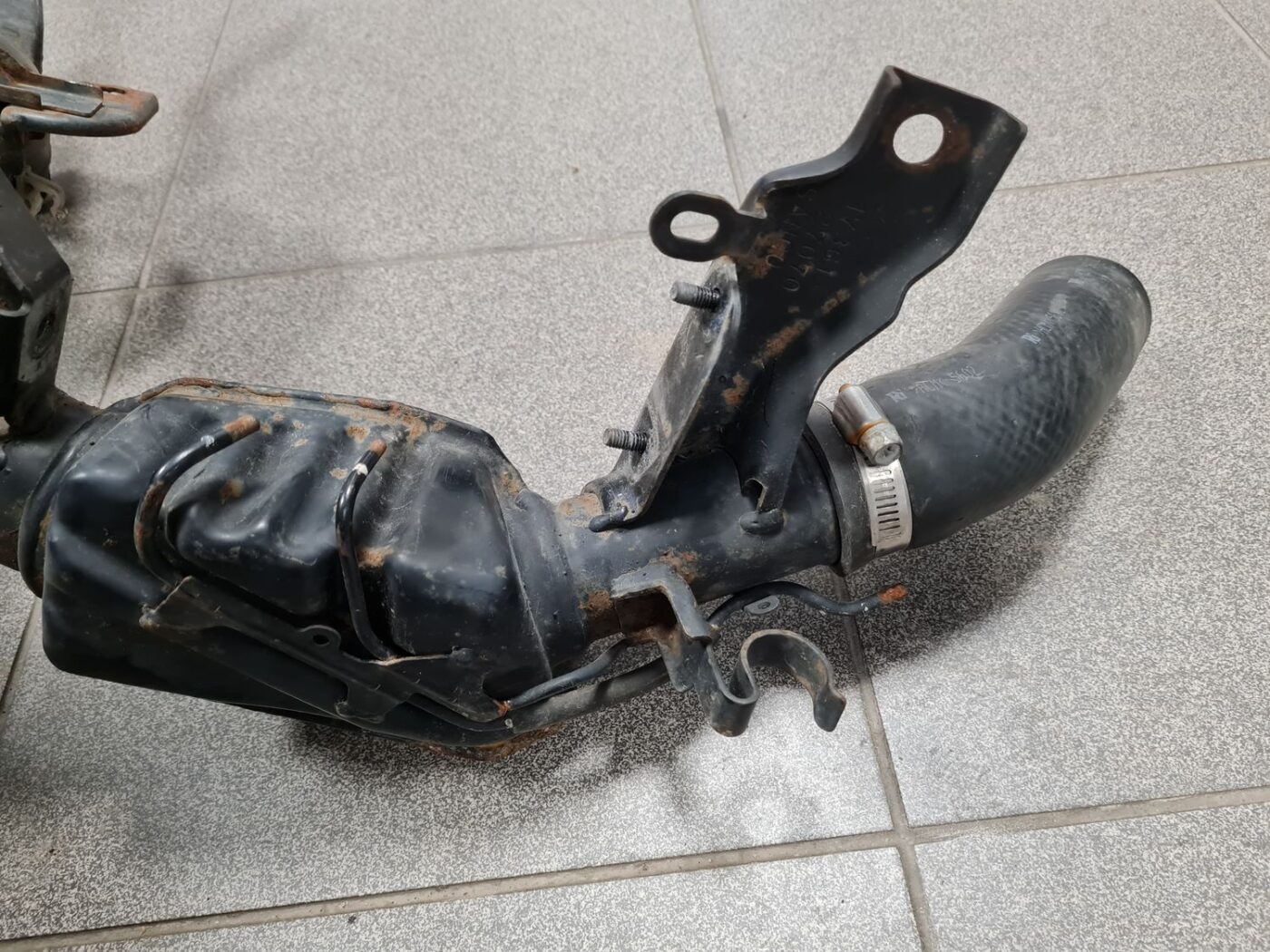 Interkulera caurule priekš TOYOTA COROLLA VERSO 2006 7 Interkulera caurule priekš TOYOTA COROLLA VERSO 2006