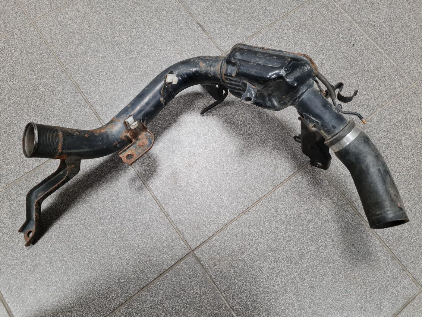 Interkulera caurule priekš TOYOTA COROLLA VERSO 2006 4 Interkulera caurule priekš TOYOTA COROLLA VERSO 2006