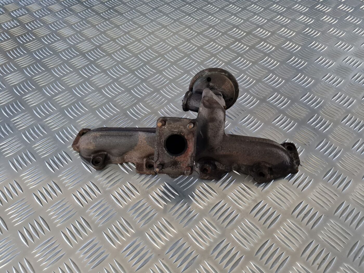 Izplūdes kolektors priekš CITROEN C8 2005 1 Izplūdes kolektors priekš CITROEN C8 2005