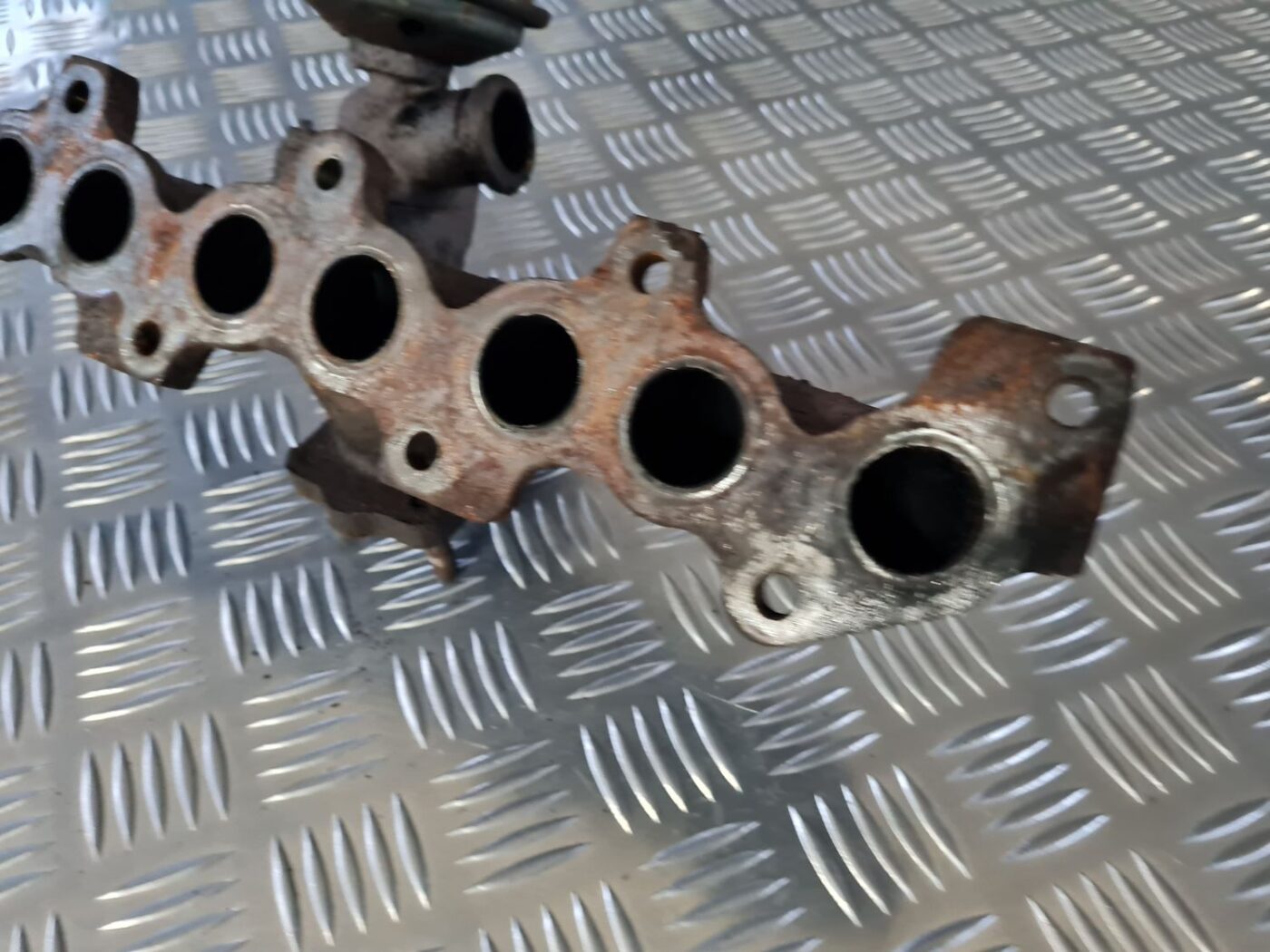 Izplūdes kolektors priekš CITROEN C8 2005 4 Izplūdes kolektors priekš CITROEN C8 2005