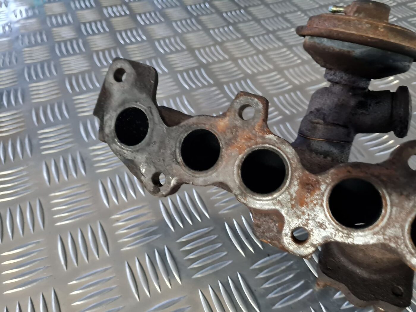 Izplūdes kolektors priekš CITROEN C8 2005 3 Izplūdes kolektors priekš CITROEN C8 2005