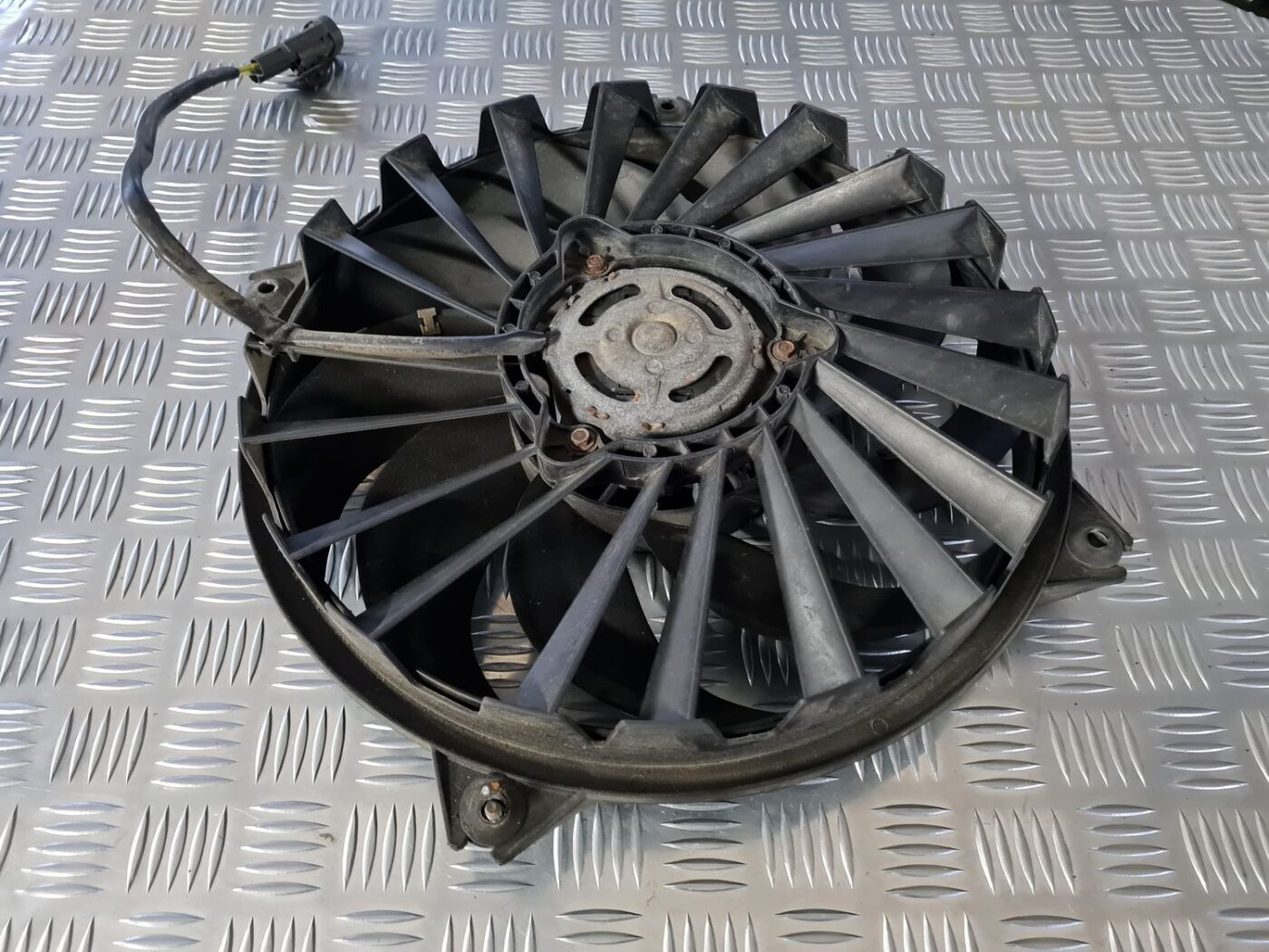 Dzesēšanas radiatora ventilators priekš CITROEN C8 2005 3 Dzesēšanas radiatora ventilators priekš CITROEN C8 2005