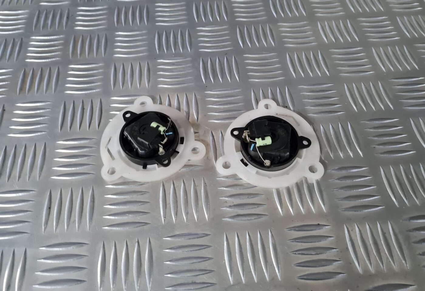 Salona statnes skaļrunis priekš CITROEN C8 2005 3 Salona statnes skaļrunis priekš CITROEN C8 2005