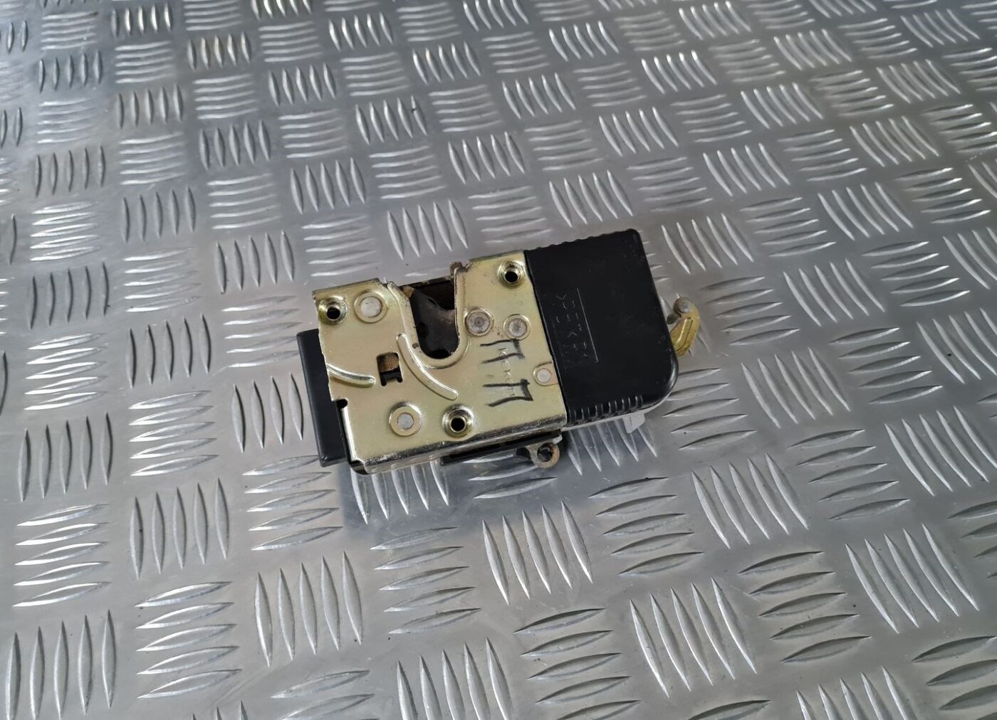 Priekšējo labo durvju slēdzene priekš CITROEN C8 2005 1 Priekšējo labo durvju slēdzene priekš CITROEN C8 2005