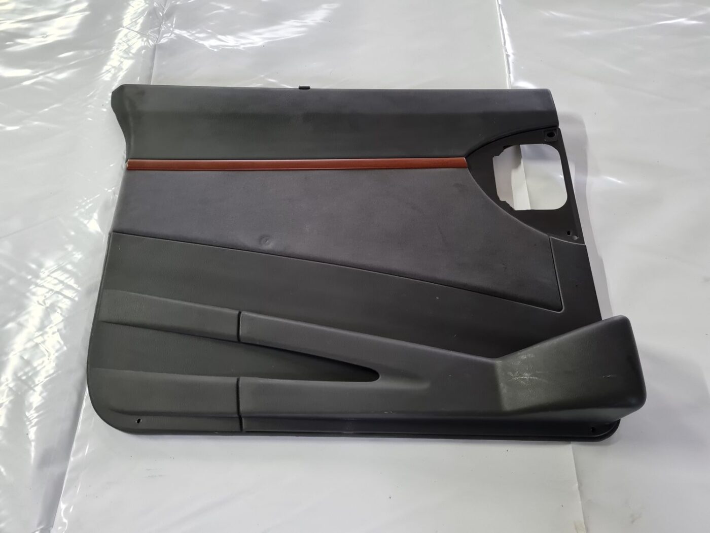 Aizmugurējo kreiso durvju apdare priekš CITROEN C8 2005