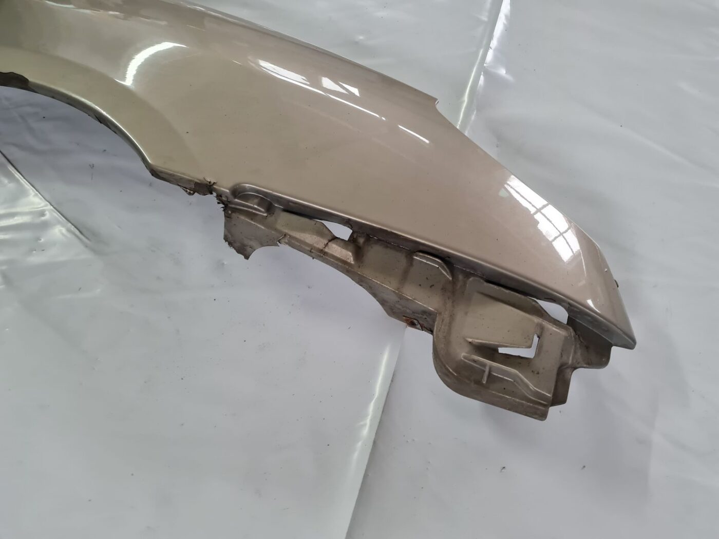 Priekšējais labais spārns priekš CITROEN C8 2005 2 Priekšējais labais spārns priekš CITROEN C8 2005