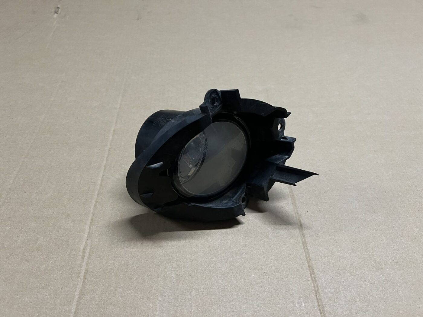 Miglas lukturis priekšā labajā pusē priekš TOYOTA AVENSIS 2010 2 Miglas lukturis priekšā labajā pusē priekš TOYOTA AVENSIS 2010