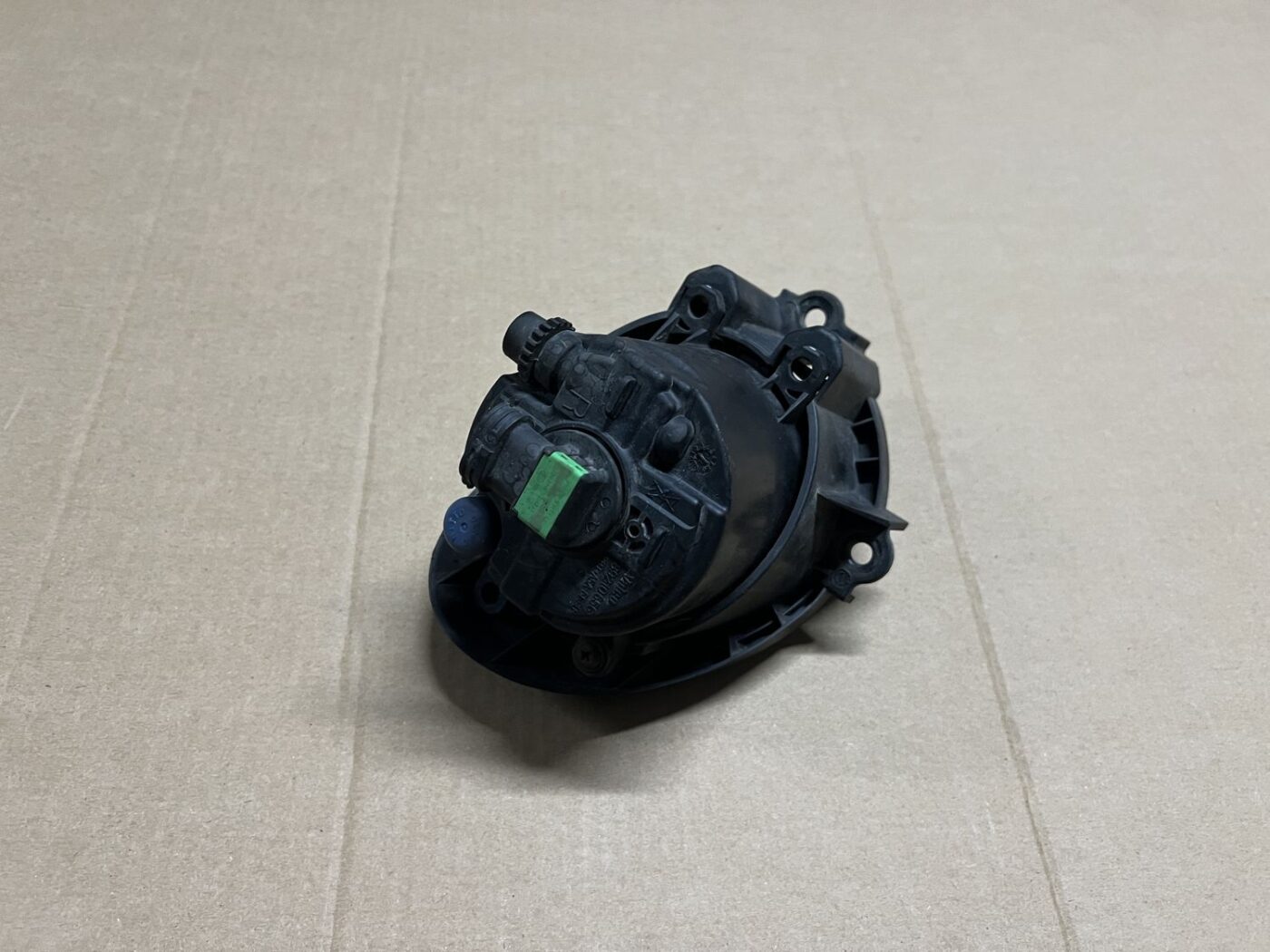 Miglas lukturis priekšā labajā pusē priekš TOYOTA AVENSIS 2010 4 Miglas lukturis priekšā labajā pusē priekš TOYOTA AVENSIS 2010