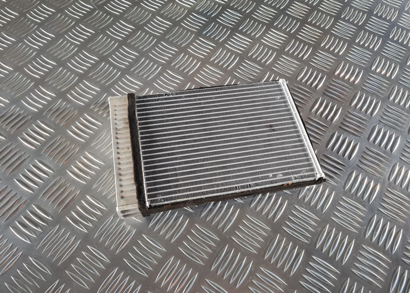 Apsildes sistēmas radiators priekš OPEL INSIGNIA 2016 3 Apsildes sistēmas radiators priekš OPEL INSIGNIA 2016