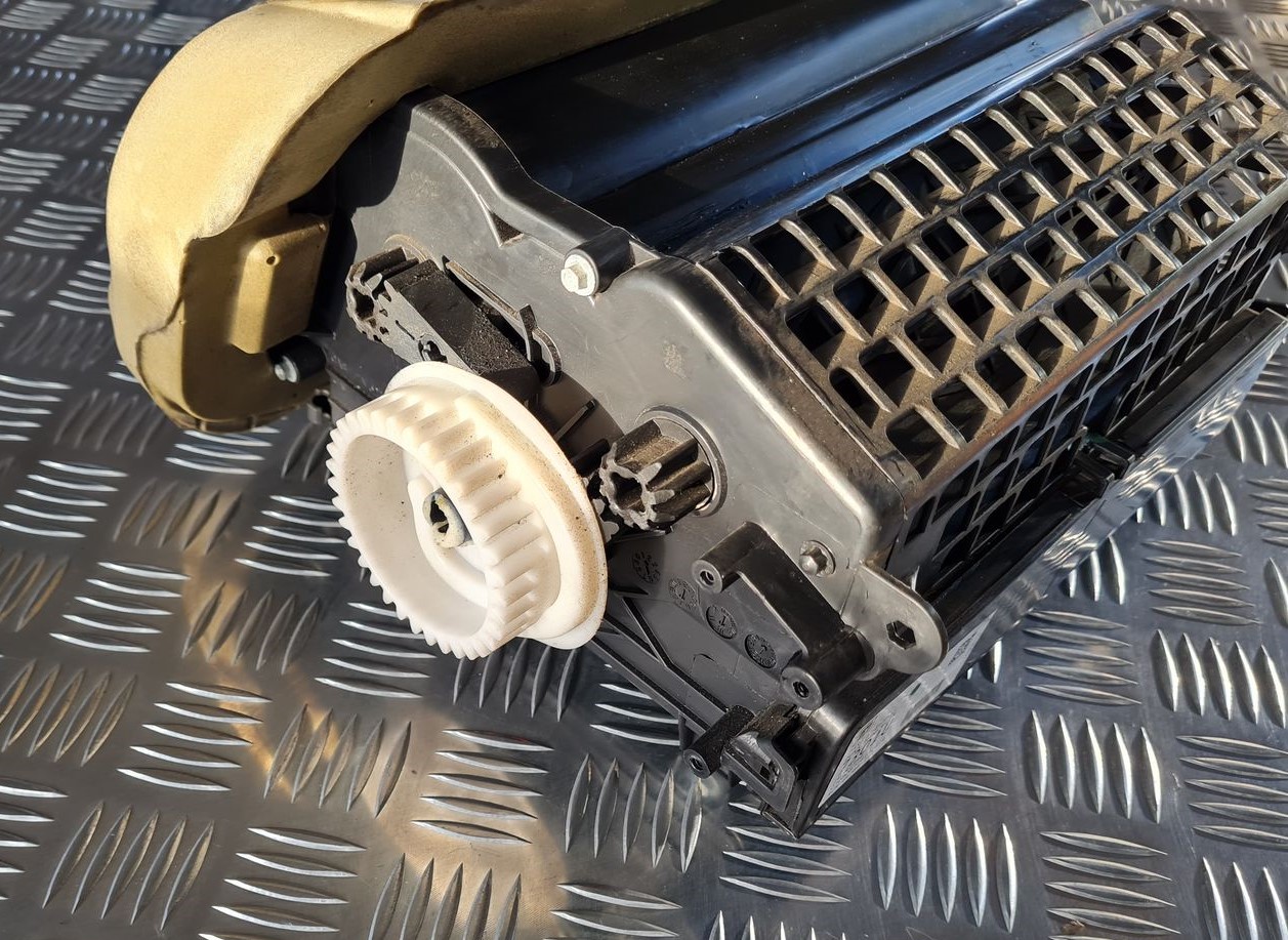 Salona gaisa filtra korpuss priekš OPEL INSIGNIA 2016