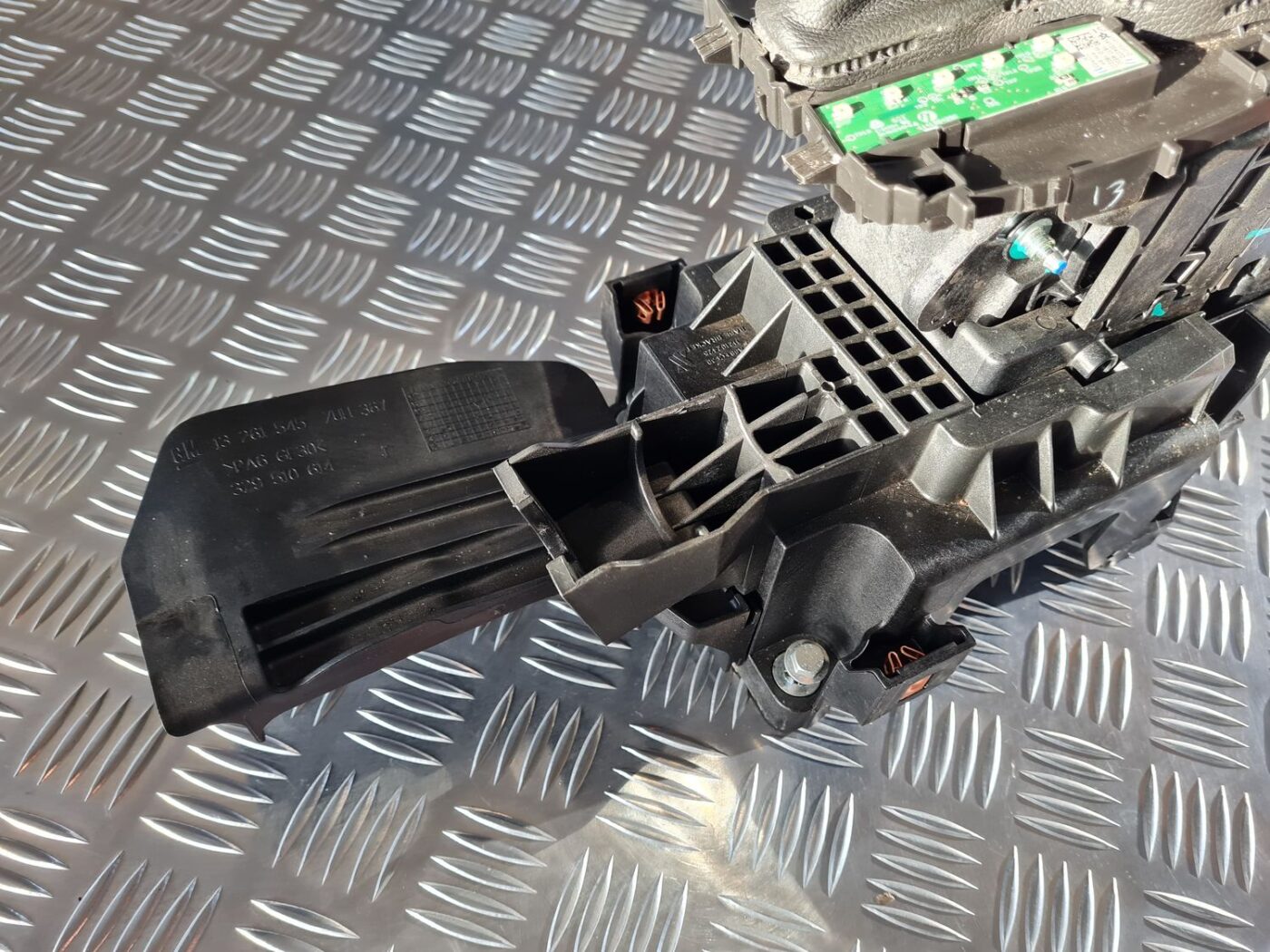 Ātrumu pārslēgšanas slēdzis priekš OPEL INSIGNIA 2016 9 Ātrumu pārslēgšanas slēdzis priekš OPEL INSIGNIA 2016