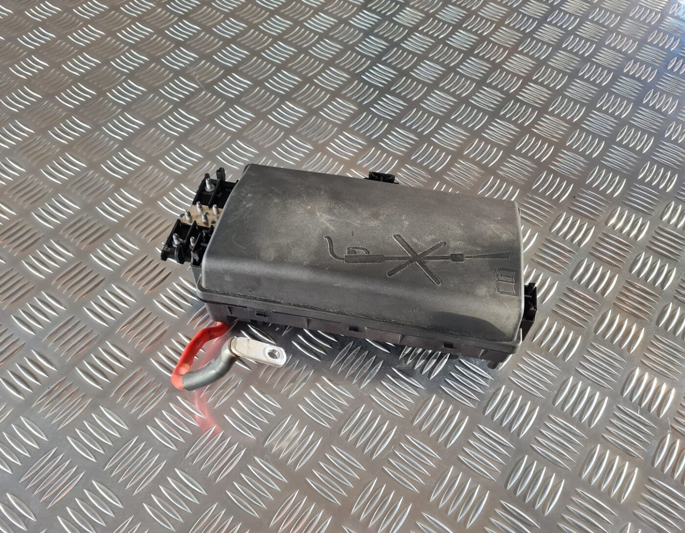 Drošinātāju bloks priekš OPEL INSIGNIA 2016 2 Drošinātāju bloks priekš OPEL INSIGNIA 2016