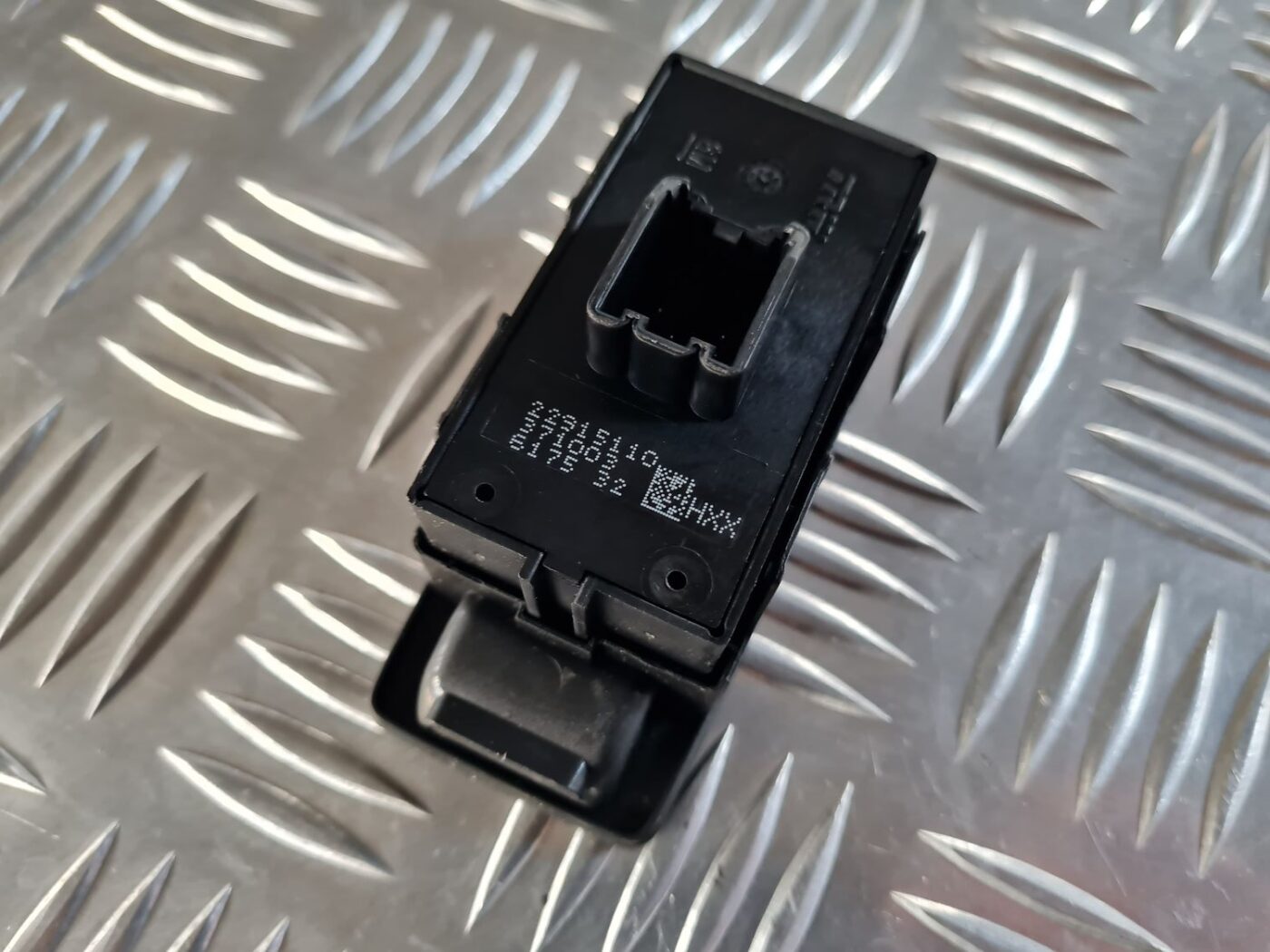 Stikla pacelšanas poga priekš OPEL INSIGNIA 2016 3 Stikla pacelšanas poga priekš OPEL INSIGNIA 2016