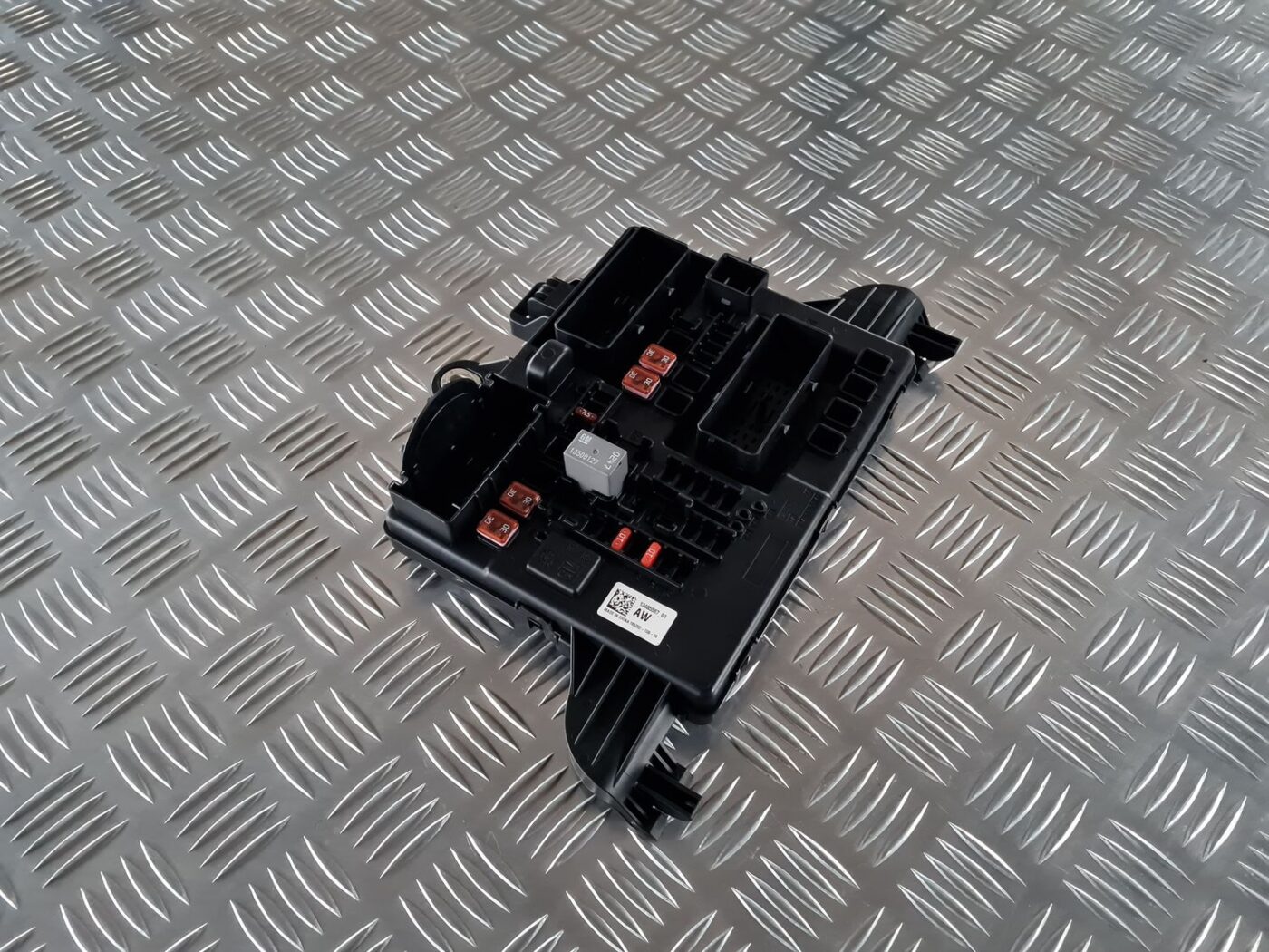 Drošinātāju bloks priekš OPEL INSIGNIA 2016 1 Drošinātāju bloks priekš OPEL INSIGNIA 2016