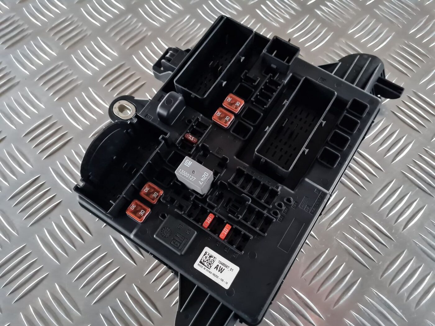 Drošinātāju bloks priekš OPEL INSIGNIA 2016 2 Drošinātāju bloks priekš OPEL INSIGNIA 2016