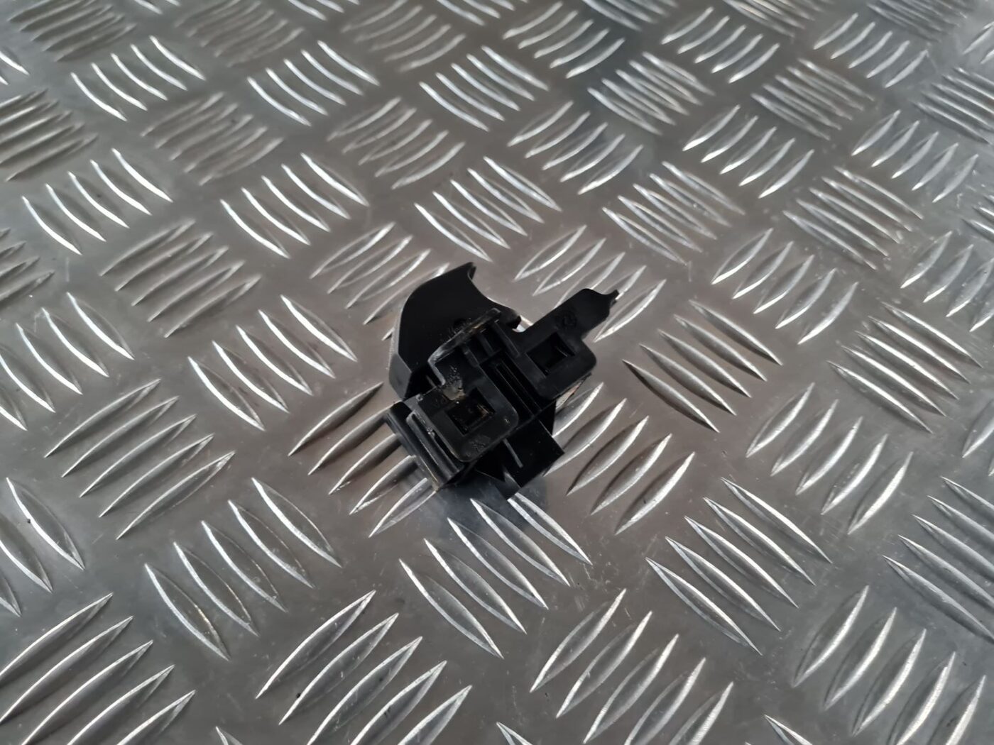 Stāvbremzes ieslēgšanas poga priekš OPEL INSIGNIA 2016 2 Stāvbremzes ieslēgšanas poga priekš OPEL INSIGNIA 2016