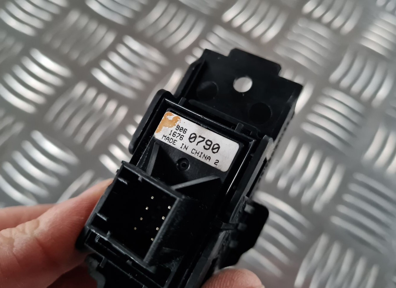 Stāvbremzes ieslēgšanas poga priekš OPEL INSIGNIA 2016 3 Stāvbremzes ieslēgšanas poga priekš OPEL INSIGNIA 2016