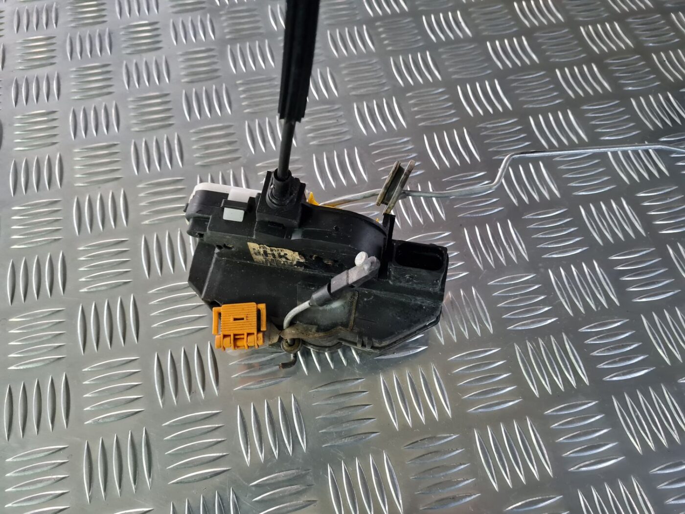 Priekšējo kreiso durvju slēdzene priekš OPEL INSIGNIA 2016 3 Priekšējo kreiso durvju slēdzene priekš OPEL INSIGNIA 2016