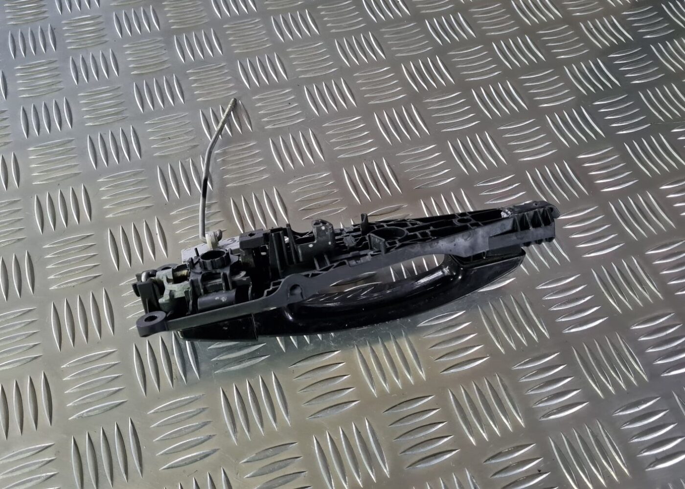 Aizmugurējais kreisais durvju rokturis priekš OPEL INSIGNIA 2016